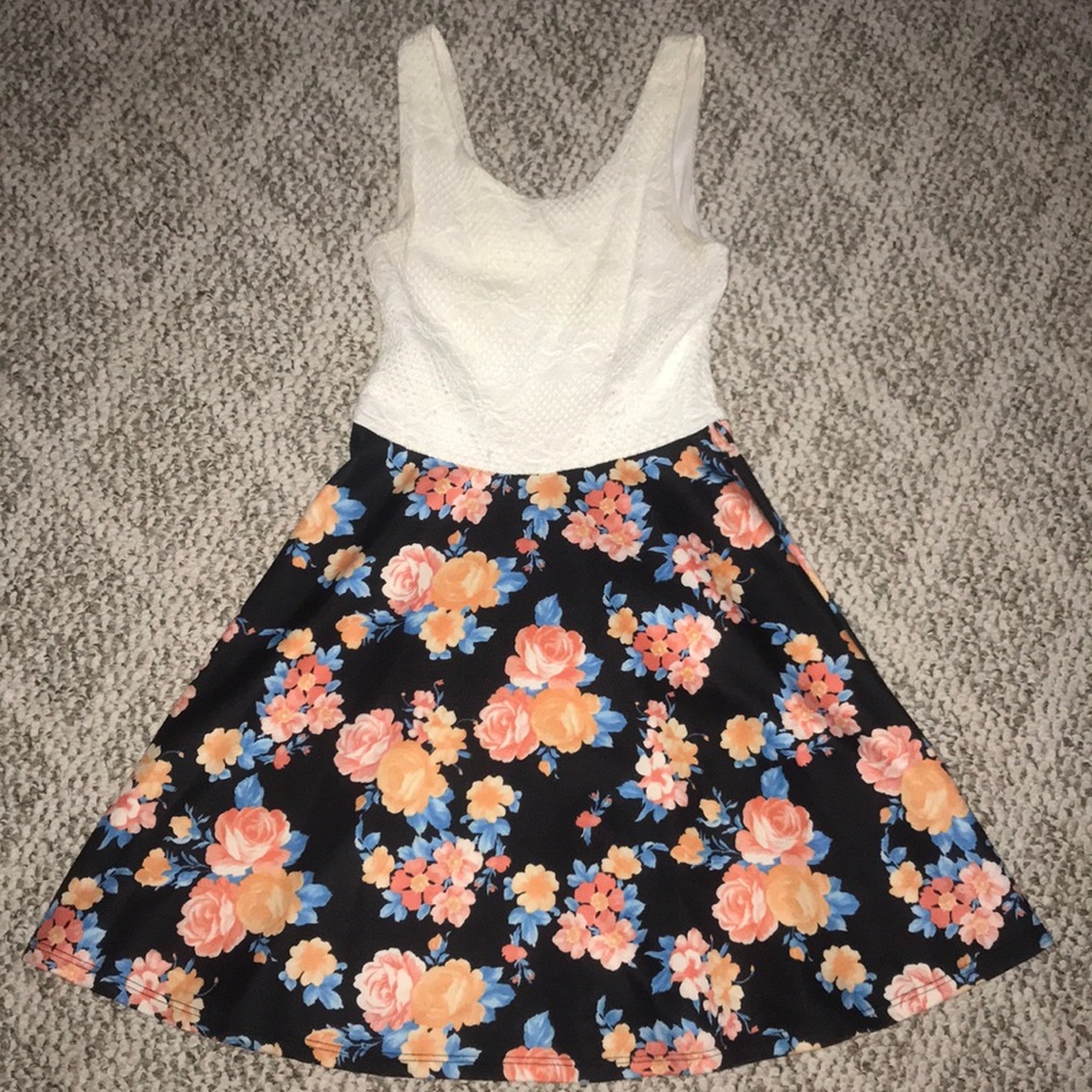 PAPAYA CLOTHING- Flowery dress